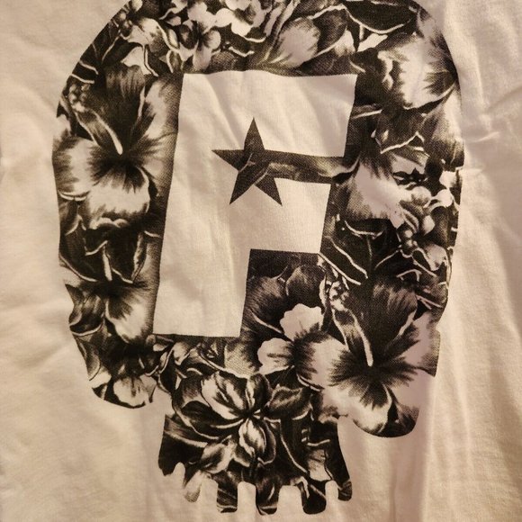 NWT Famous Stars and Straps White Skull Bloom Muscle Tank Top Jr M - Picture 2 of 5